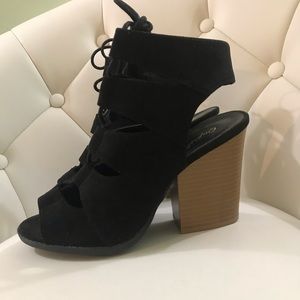 Qupid Black Wedge Sandal